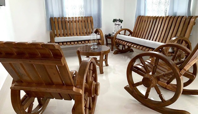 Modern 3 Bedroom Family Apartment- Near City Attractions.