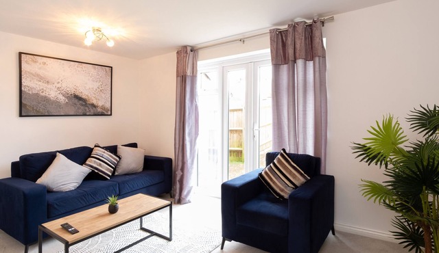 Modern 3 bedroom family property, close to attractions and amenities.