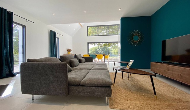 Modern 3-bedroom house with garden, WIFI, and baby equipment in Brière