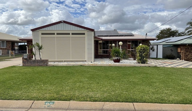 Modern 3 Bedroom fully A/C Town House with lock up garage and super fast WiFi