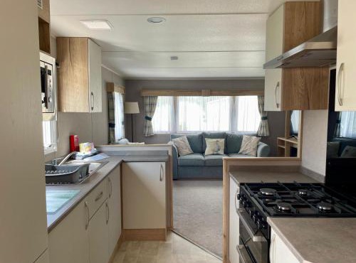 Modern 3 Bedroom Caravan, South Cerney
