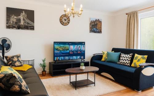 Modern 3 Bedroom Home, Free Parking, Garden, Pet Friendly