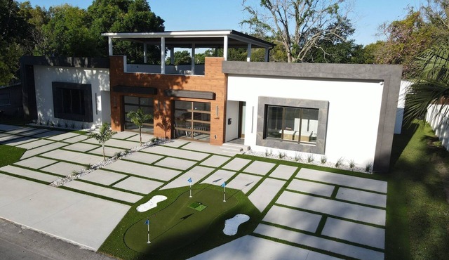 Modern 3-Bedroom Home Across from Bartow Golf Course