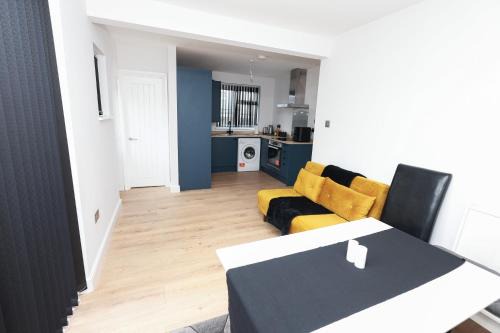 Modern 3 bedroom home refurbished with parking