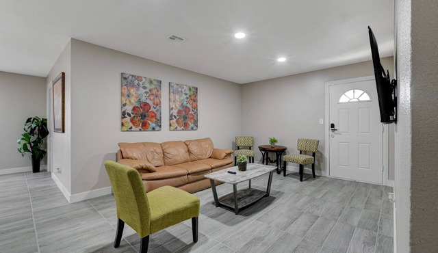 Modern 3 Bedroom Home with Pac-Man Arcade Fun!