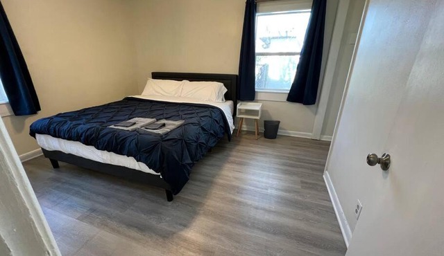 Modern 3-Bedroom Home with Cal-Kings Beds