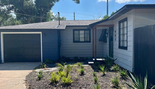 Modern 3-bedroom house with pool in charming Mount Dora - 12 min Downtown walk.