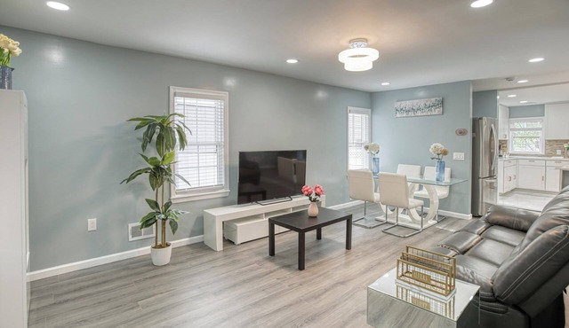 Modern 3-bedroom house in Downtown Princeton with fitness room, AC, parking.