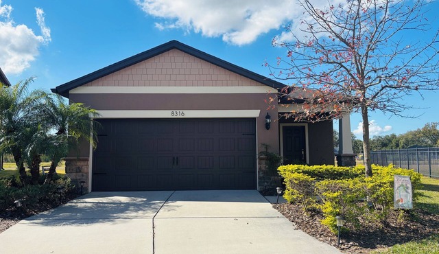 Modern 3-bedroom house convenient Riverview 15 min from Tampa