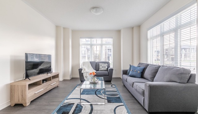 MODERN 3 BEDROOM HOUSE IN FAMILY FRIENDLY NEIGHBOURHOOD