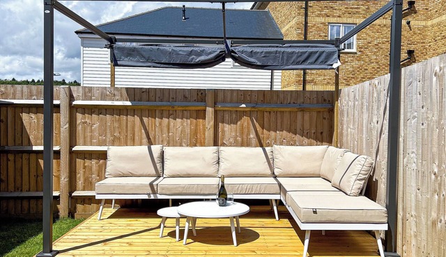 Modern 3 Bedroom House within 1 hour of London