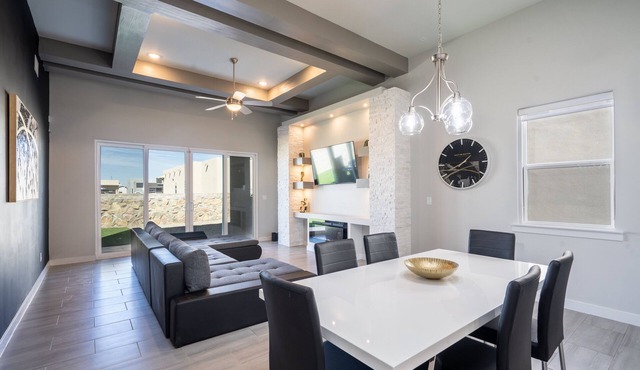 Modern 3 Bedroom House with Upgraded Showers