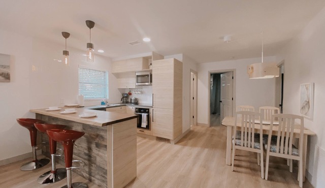 Modern 3 bedroom house 15 min from Siesta Key Beach