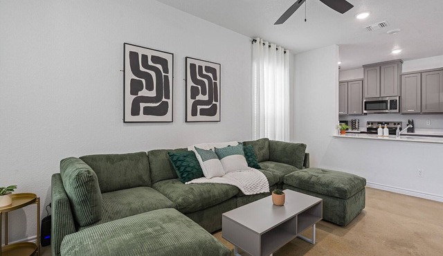 Modern 3-Bedroom Near Hospital & Power Plant, Workspaces & Pet-Friendly Yard