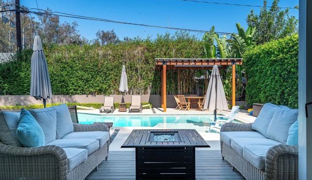 Modern 3 bedroom pool house with above ground hot tub, big backyard