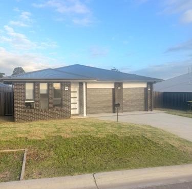 Modern 3 Bedroom Retreat in Gillieston Heights