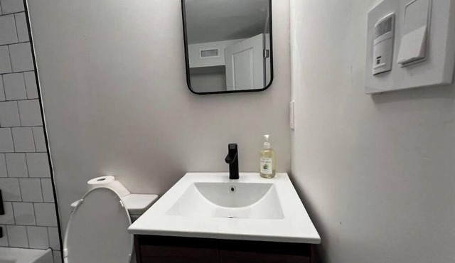 Modern 3 bedroom space perfect location!