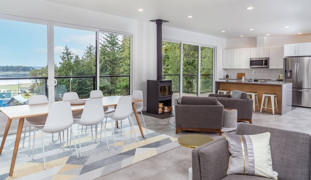 Modern 3 Bedroom Sunset Cabin w/Beach Access