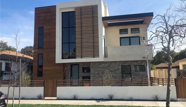 Modern 3 Bedroom Townhouse 5 mins from Venice