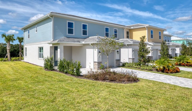 Modern 3 Bedroom Townhouse with Patio - 820DR