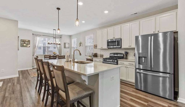 Modern 3-Bedroom Townhome – Perfect for Monthly Stays in Raleigh