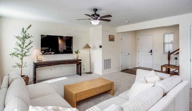 Modern 3 Bedroom Retreat Near RIT - Room For Everyone!