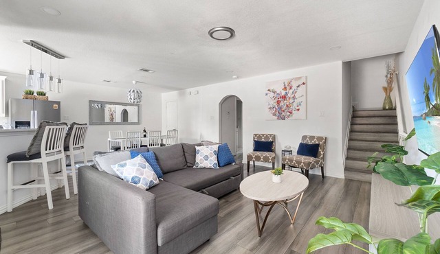Modern 3 Bedrooms Home Just 5 minutes to Deep Ellum