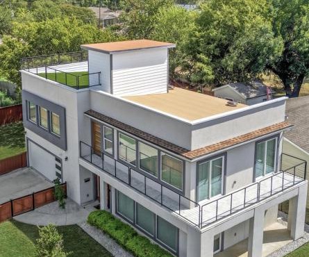 Modern 3 BR Retreat on River With DT Skyline View