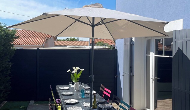 Modern 3* listed house near market