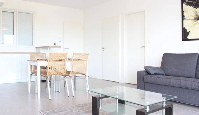 Modern 3-room apartment, close to port and beach