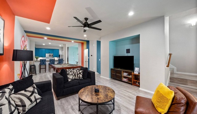 Modern 3-Story EaDo Townhome with Pool Table Sleeps 10