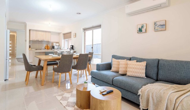 Modern 3B2B1C Home in Doreen