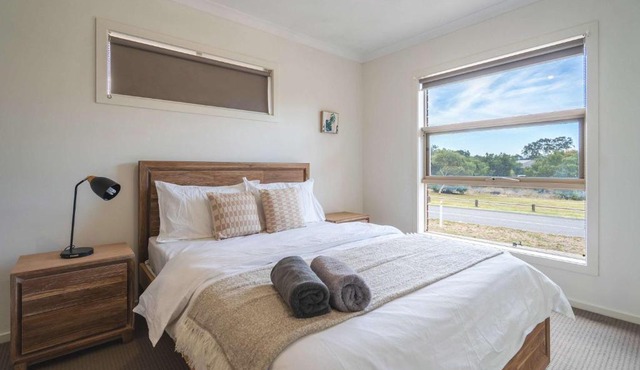 Modern 3B2B1C Home in Doreen