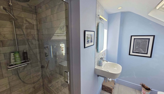 Modern 3BD Garden Home, Leyton