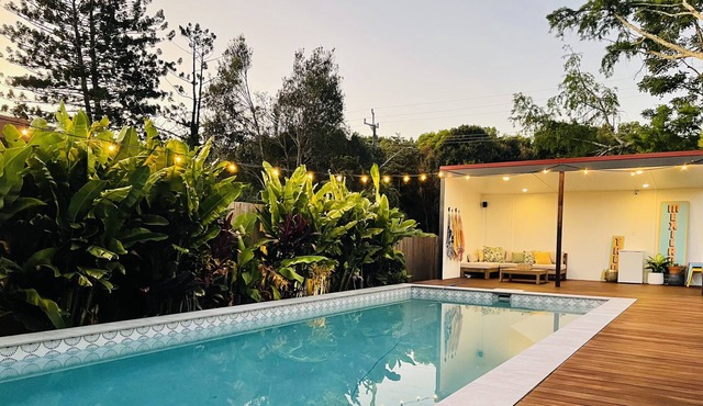 Modern 3bd home close to town W/pool & WI-FI