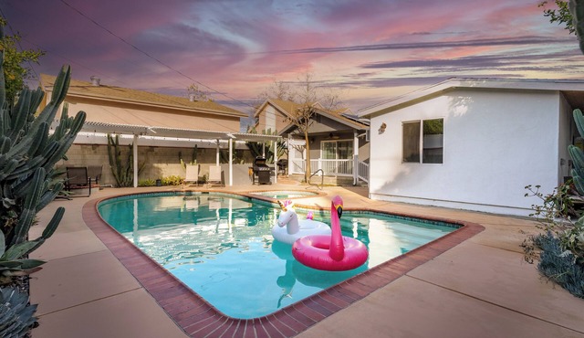 Modern 3BD Oasis with Pool-Jacuzzi, in Hollywood, Near Universal Studios