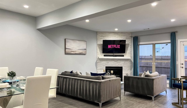 Modern 3bds/2.5bth Townhome with pvt garage in gated community in Lawrenceville