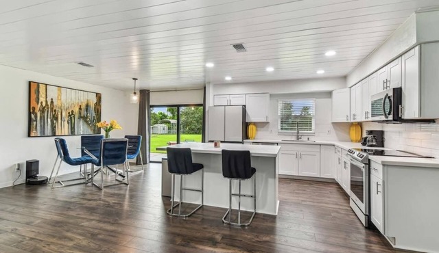 Modern 3bed, 2bath House in Wesley Chapel, with EV Charging Outlet, AC, & WiFi.