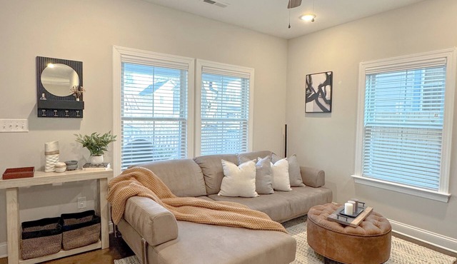 Modern 3BR 2.5BA Gated Home Near VCU & Downtown
