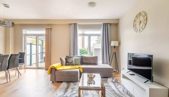 Modern 3BR 2.5BA Townhome, 2 min to the Beach, BBQnn