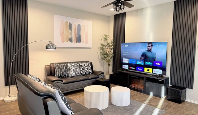 Modern 3br/2ba with 3 king beds · Pool · Pets OK!