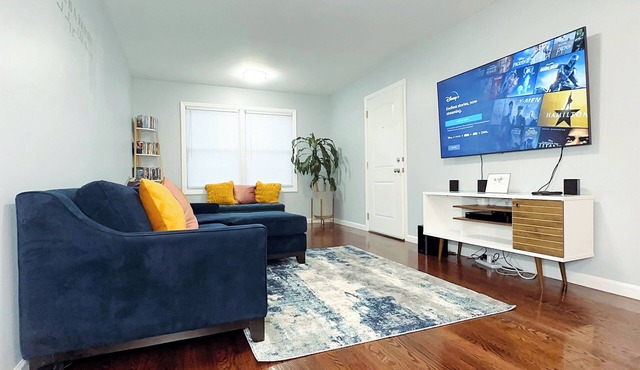 Modern 3BR 2NA Near Airport & NYC Parking