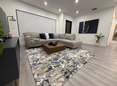 Modern 3BR-3 Bath Home near Calle 8 & Brickell 1GB Wi-Fi Speed