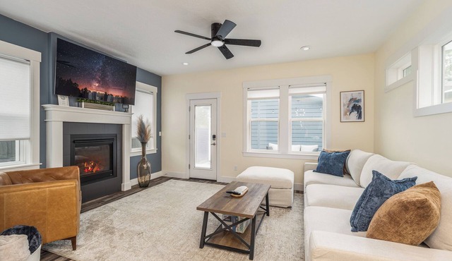 Modern 3BR/3BA Retreat Near Downtown