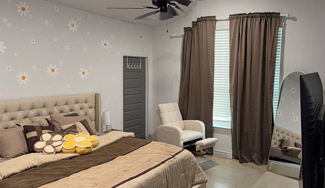 Modern 3BR | 7-Min Walk to Baylor Scott & White and free parking!