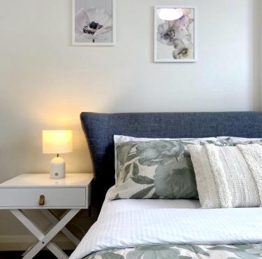 Modern 3BR Apartment in Hurstville Close to Airport