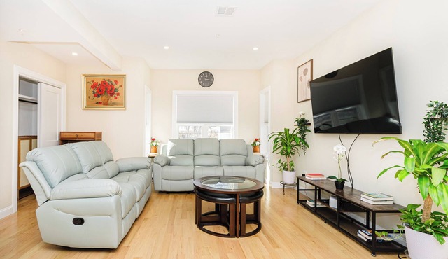 Modern 3BR Boston w/Parking, Pet friendly, Near Franklin Park 60/2