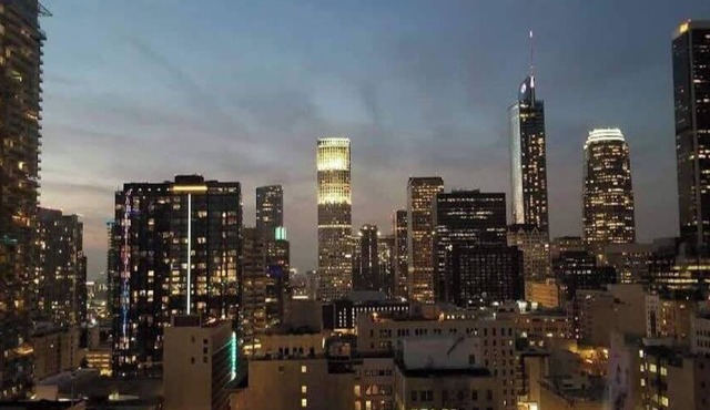 Modern 3BR City Escape | Balcony & Rooftop Pool