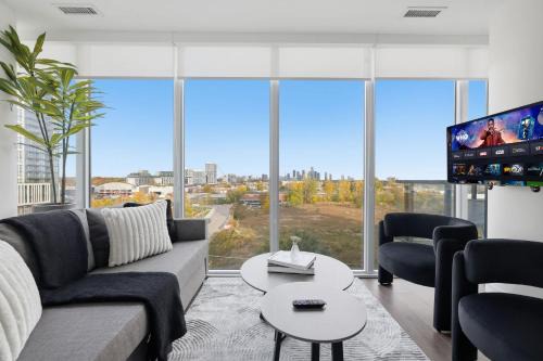 Modern 3BR Condo Sleeps 8 with Floor-to-Ceiling Views