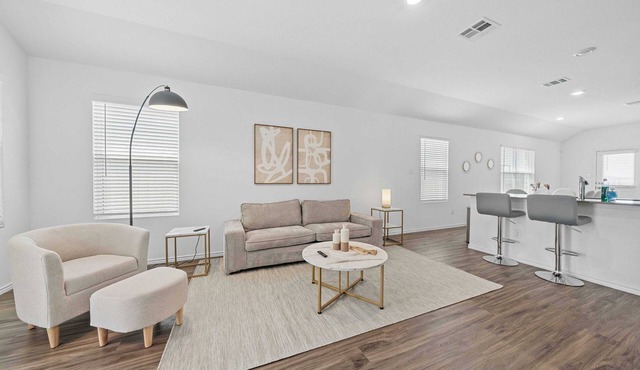 Modern 3BR Cottage｜Private Yard｜Mainfloor Bedroom｜30+ Day Stay in Hutto #42147